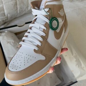 Nike Jordan 1 Mid Sneakers